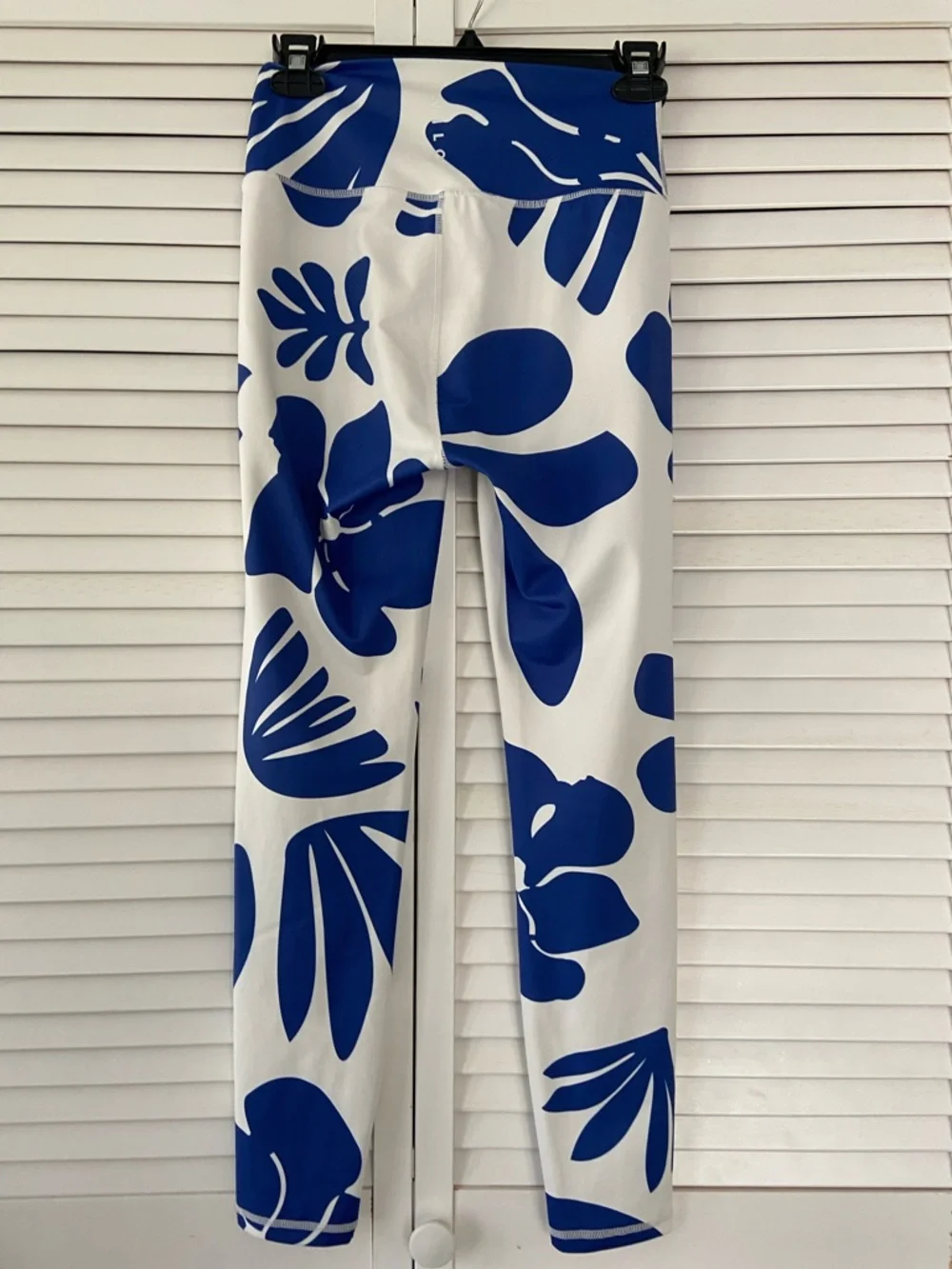 WILO The Label Active Leggings Size M Blue and White Floral Ankle Length - Picture 3 of 5